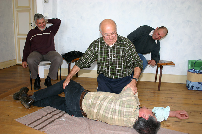 PSC1-2009-33_hémorragie par blessure_position latérale de sécurité.jpg